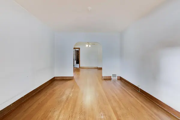 227 Circle AVE, Forest Park, IL 60130