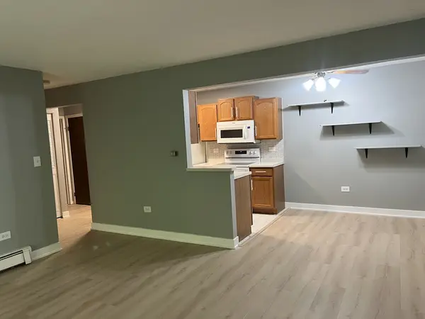 7425 Brookdale DR #107, Darien, IL 60561