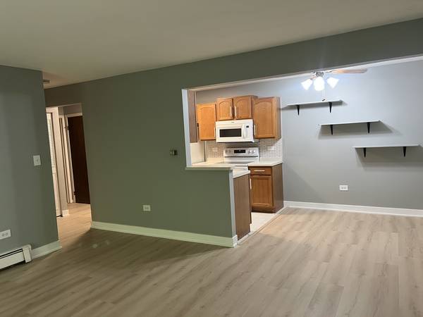 7425 Brookdale DR #107, Darien, IL 60561
