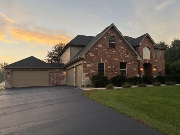 366 Tallgrass LN, Yorkville, IL 60560