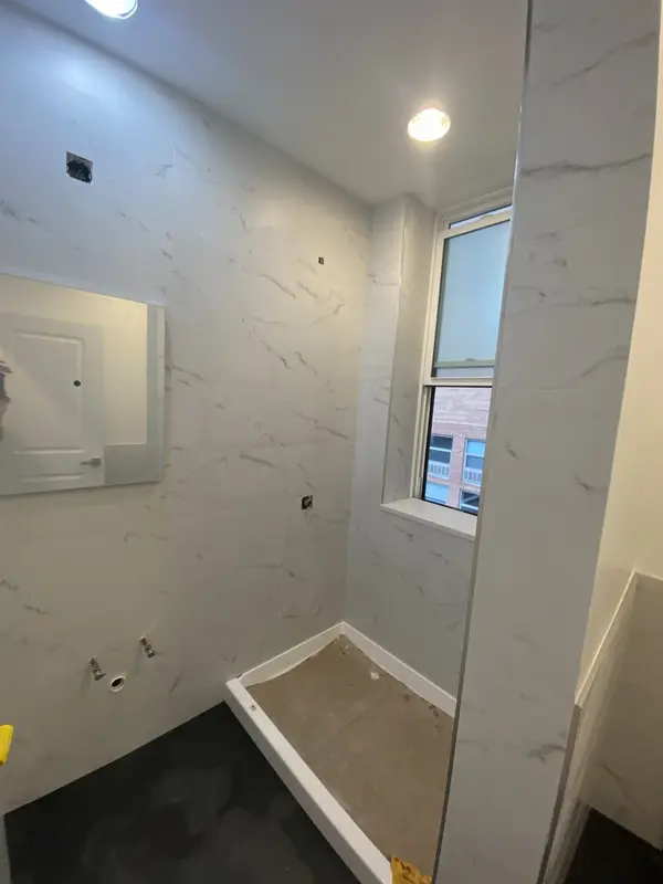 10 W CHESTNUT ST #4, Chicago, IL 60611