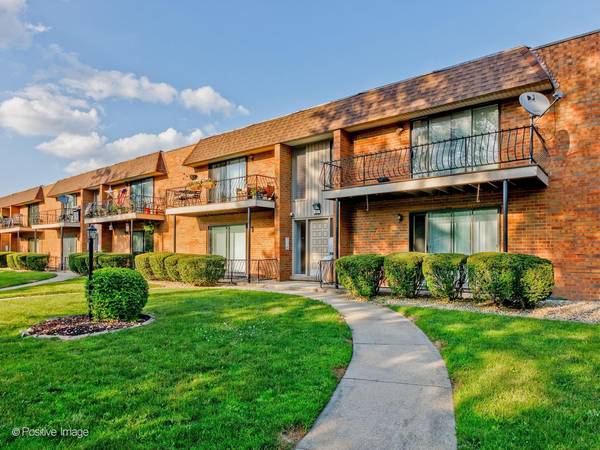 627 N Carroll Pkwy #105, Glenwood, IL 60425