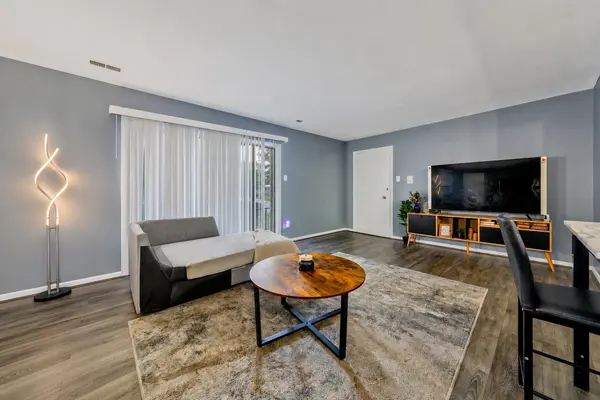 627 N Carroll Pkwy #105, Glenwood, IL 60425