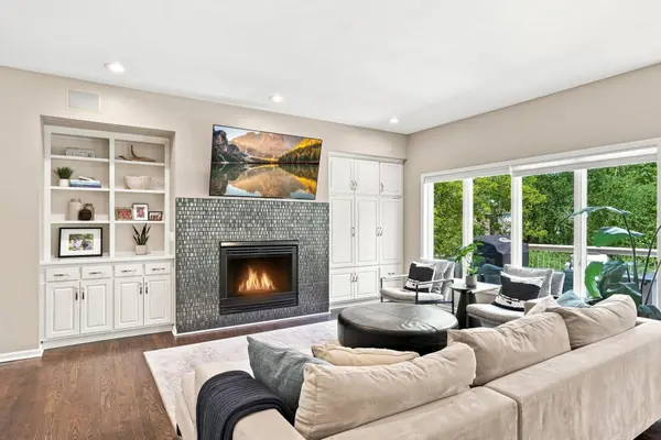 856 Great Oaks TRL, Eagan, MN 55123