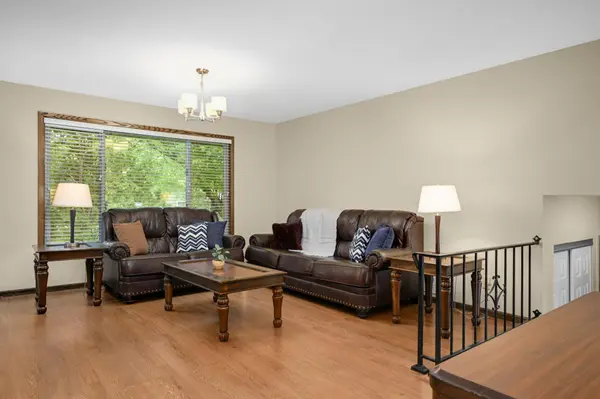 1989 Foxridge RD, Saint Paul, MN 55119