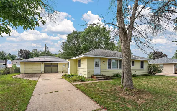 8820 Greenway AVE S, Cottage Grove, MN 55016