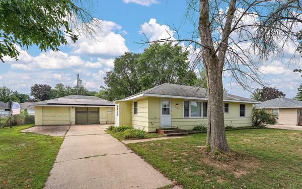 8820 Greenway AVE S, Cottage Grove, MN 55016