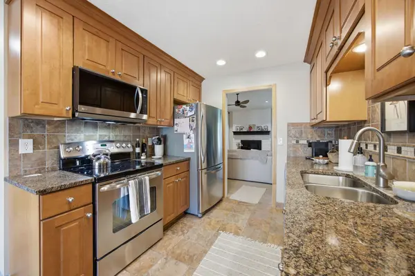 38 Jewel LN N, Plymouth, MN 55447