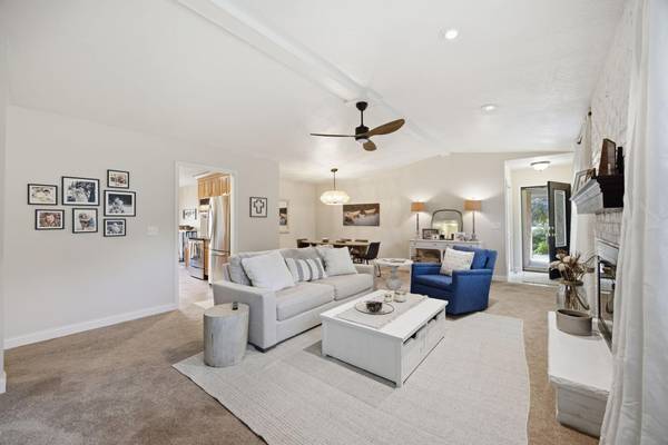 38 Jewel LN N, Plymouth, MN 55447