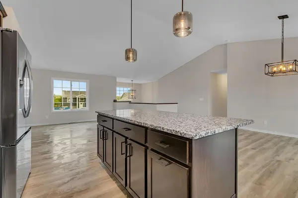 1902 Maple Leaf LN, Litchfield, MN 55355