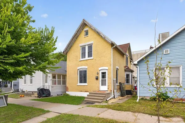 562 W 4th ST, Winona, MN 55987