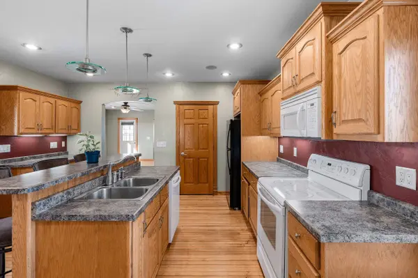N8038 TOWN HALL RD, Black Creek, WI 54106-9132