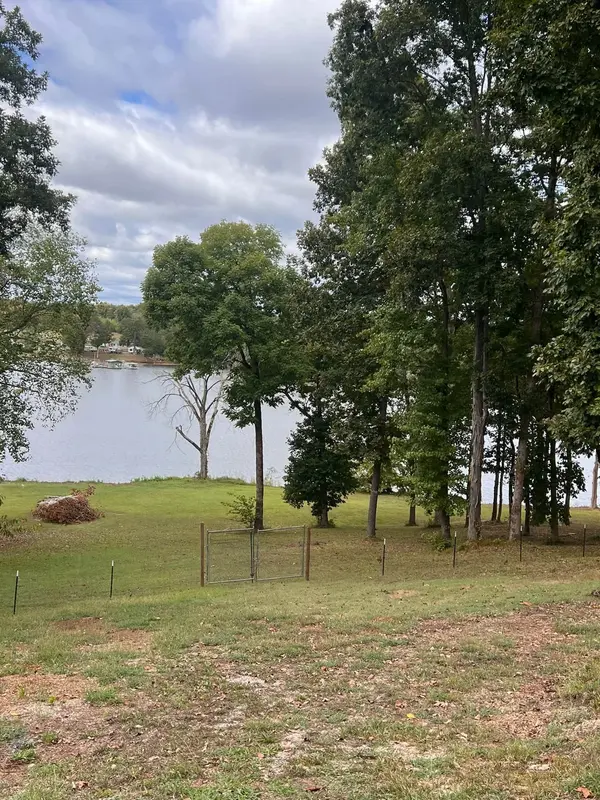 691 Lakehaven Cir, Decatur, TN 37322