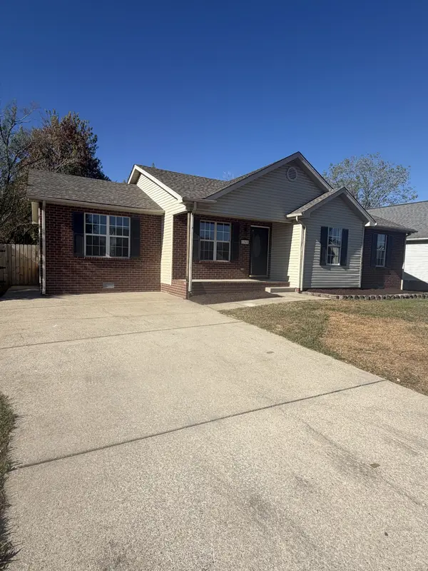 1940 Waterford Dr, Old Hickory, TN 37138
