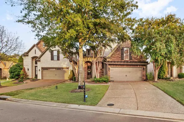 886 WINTER LEAF DR, Cordova, TN 38018