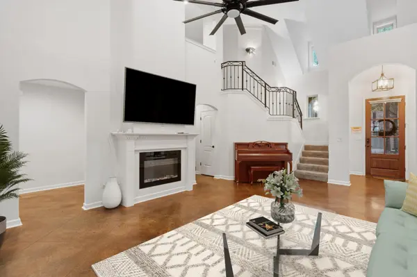 886 WINTER LEAF DR, Cordova, TN 38018