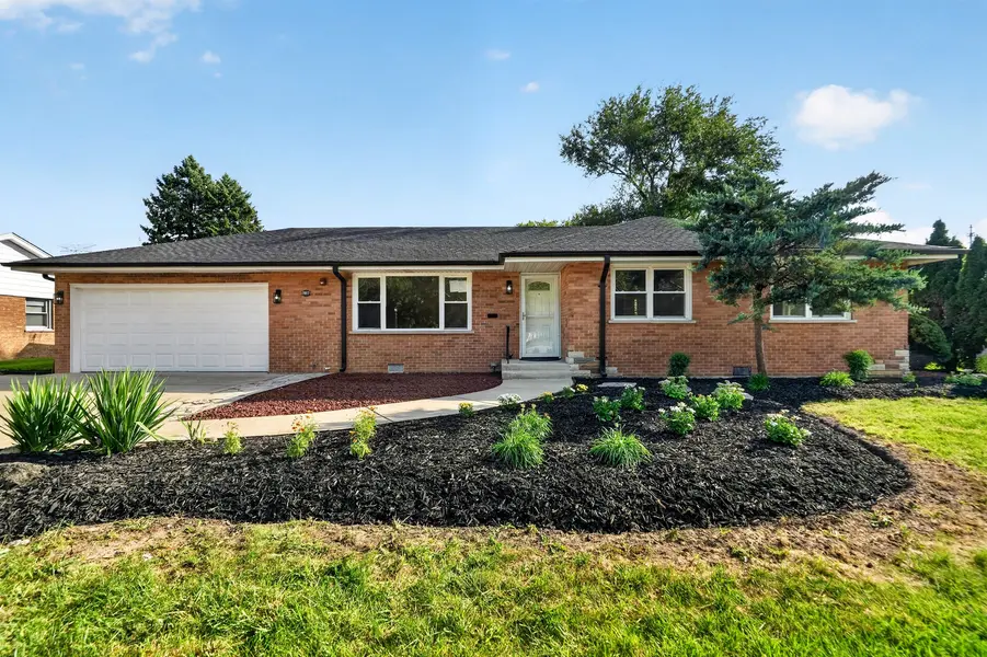 7917 W 111th ST, Palos Hills, IL 60465