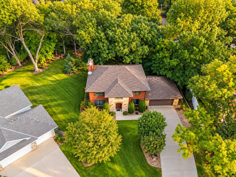 5262 Oxbow CT, Champlin, MN 55316