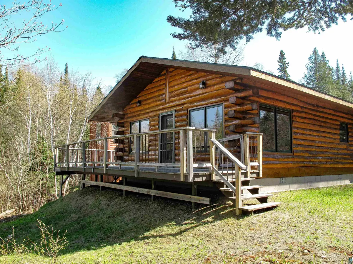 109 Tom Overlook Tr, Hovland, MN 55606