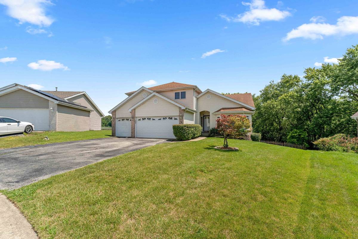 230 Lakeview CT, Steger, IL 60475