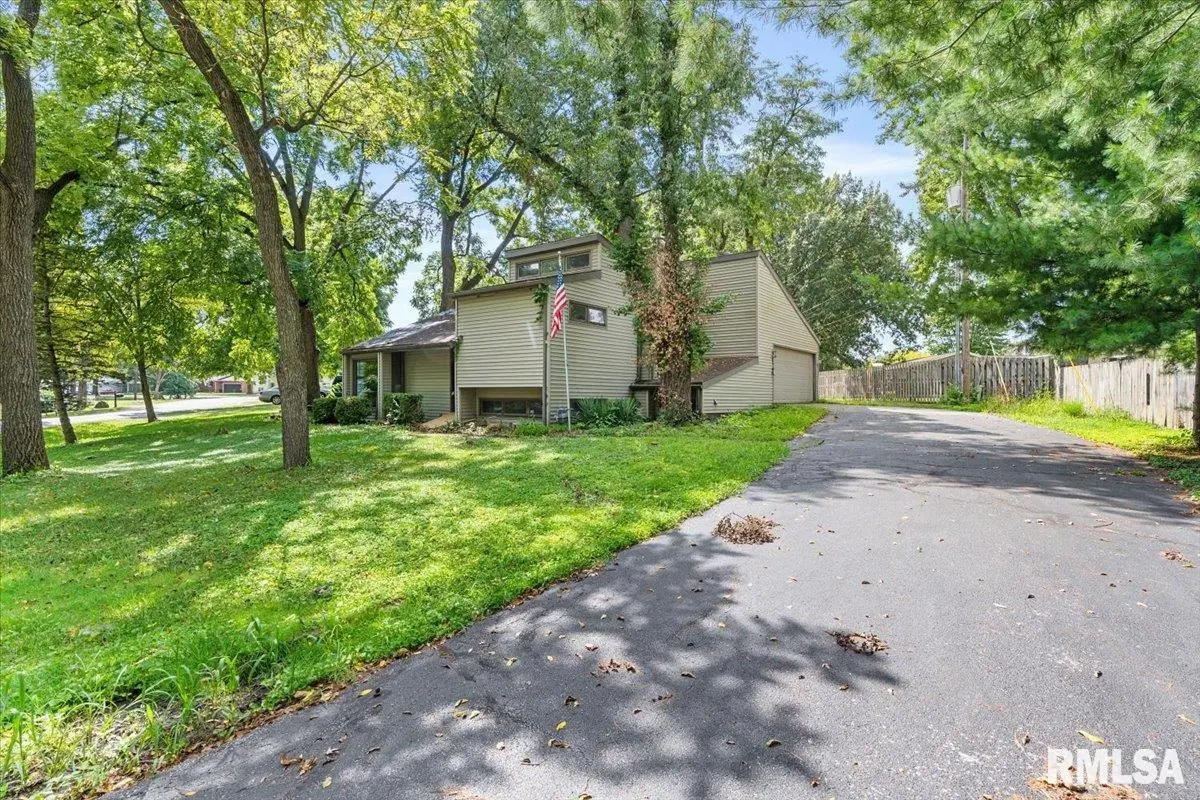 5 Mishawaka DR, Rochester, IL 62563
