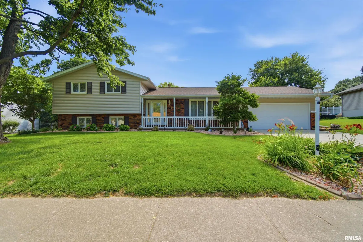 208 BARBARA Pkwy, Washington, IL 61571