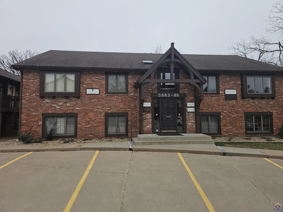 5885 SW 29th ST, Topeka, KS 66614