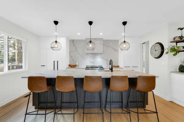 68 Haysboro CRES SW, Calgary, AB T2V 3E9
