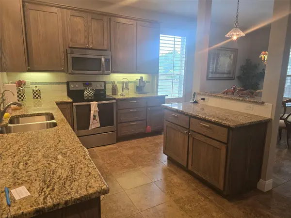 140 Manawianui DR, Bastrop, TX 78602