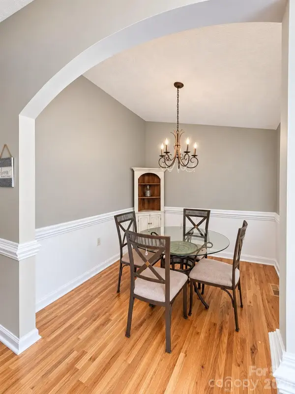 215 Pine Meadows CIR, Hickory, NC 28601