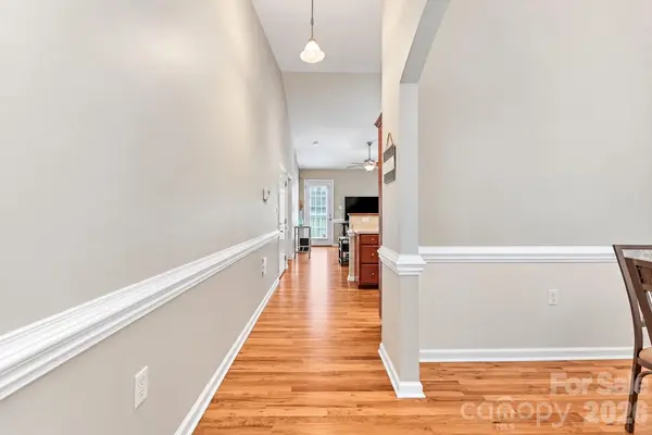 215 Pine Meadows CIR, Hickory, NC 28601