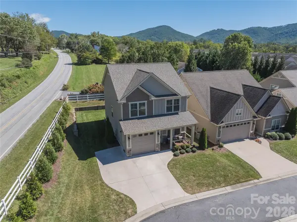 31 Burlington LN, Fletcher, NC 28732