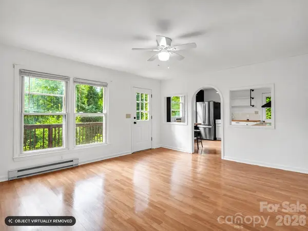 697 Courtney DR, Hendersonville, NC 28792