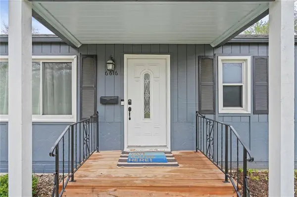 6616 Santa Fe DR, Overland Park, KS 66202