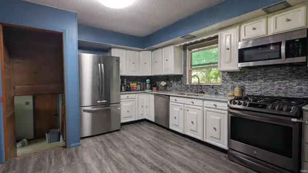 8141 Wheeling PIKE, Jonesboro, IN 46938