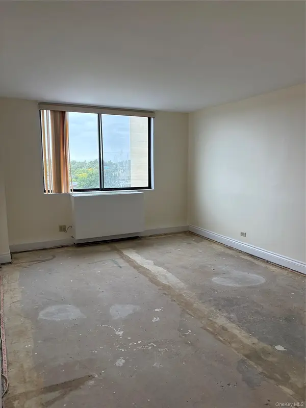 2 Bay Club DR #10M, Bayside, NY 11360