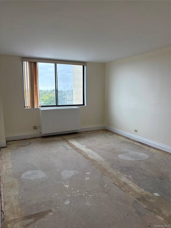 2 Bay Club DR #10M, Bayside, NY 11360