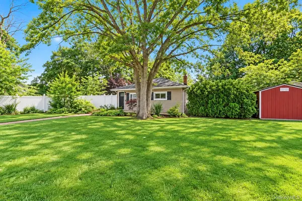 11 Tell AVE, Deer Park, NY 11729