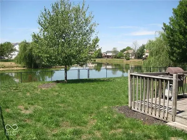 878 Waveland LN, Greenwood, IN 46143