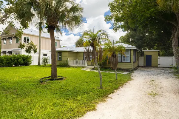2316 GULL LN, Sarasota, FL 34237