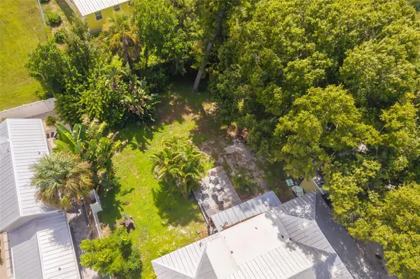 2316 GULL LN, Sarasota, FL 34237
