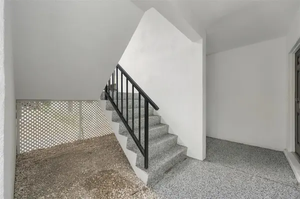 171 GOLDEN GATE PT, Sarasota, FL 34236