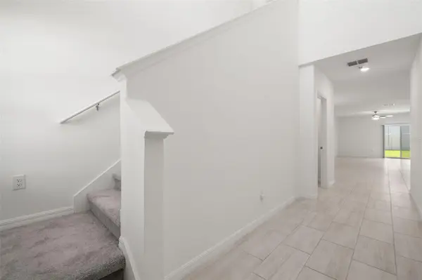 2562 LEONIA LN, Zephyrhills, FL 33541