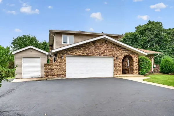 29W055 Schillinger DR, Naperville, IL 60564