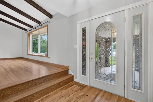 29W055 Schillinger DR, Naperville, IL 60564