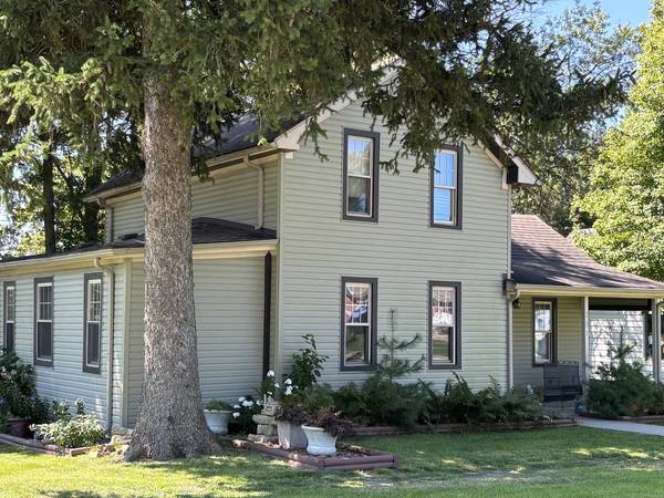 201 W Green ST, Roberts, IL 60962