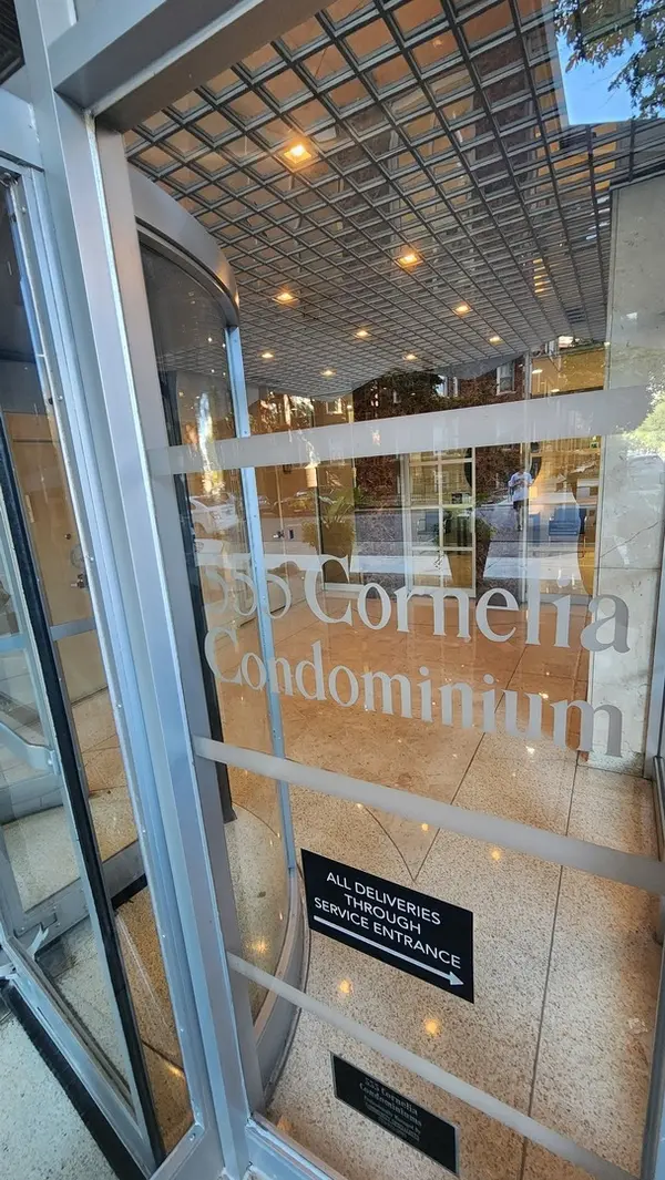 555 W Cornelia AVE #1301, Chicago, IL 60657