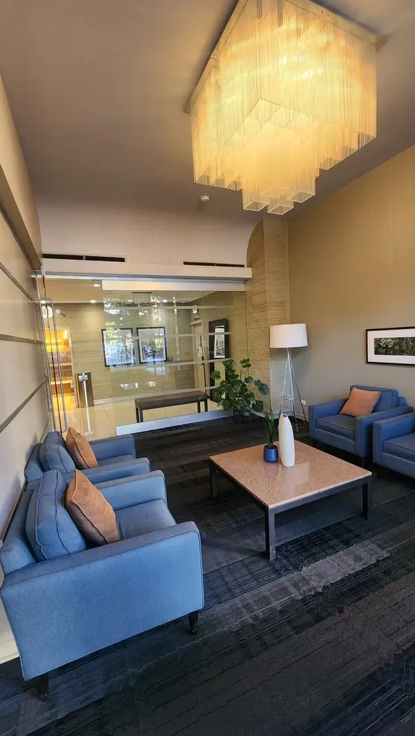 555 W Cornelia AVE #1301, Chicago, IL 60657