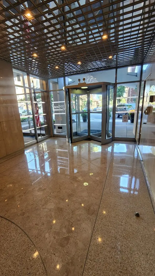 555 W Cornelia AVE #1301, Chicago, IL 60657