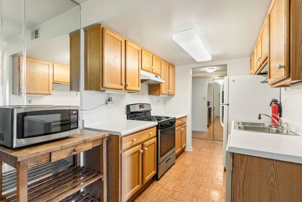 512 Redondo DR #308, Downers Grove, IL 60516